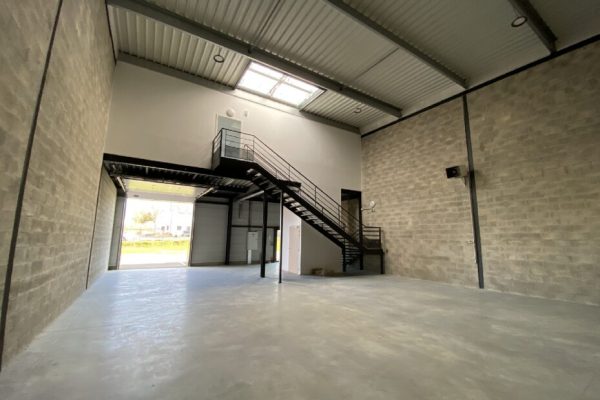 À louer – Local d’activités de 232 à 531 m² à Droue-sur-Drouette – Eure-et-Loir (28)
