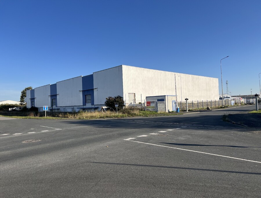 À vendre ou à louer – Entrepôt de 2 368 m² à Montierchaume – Indre (36)