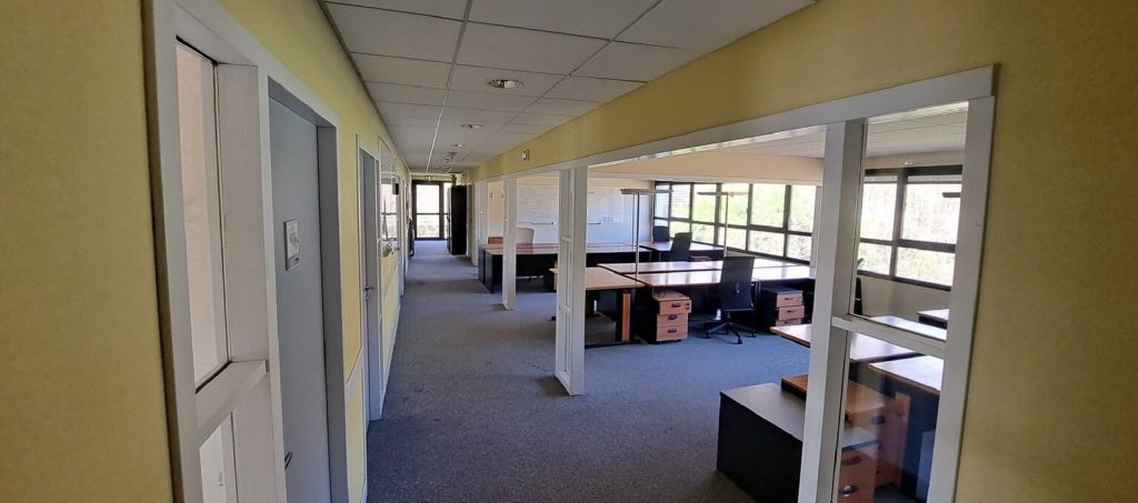 À louer – Bureaux de 540 m² divisibles à partir de 30 m² à Vasselay – Cher (18)