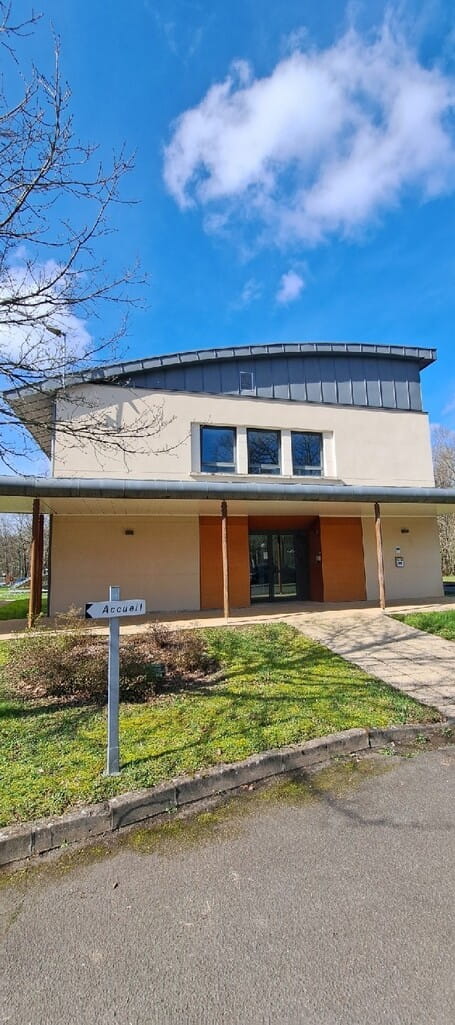 À louer – Bureaux de 540 m² divisibles à partir de 30 m² à Vasselay – Cher (18)