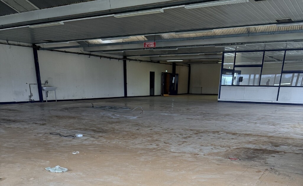 À louer – Local d’activités de 4 000 m² à Saint-Amand-Montrond – Cher (18)