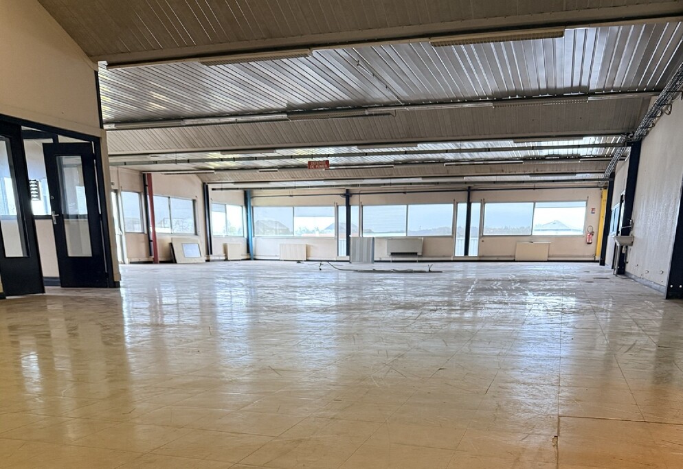 À louer – Local d’activités de 4 000 m² à Saint-Amand-Montrond – Cher (18)