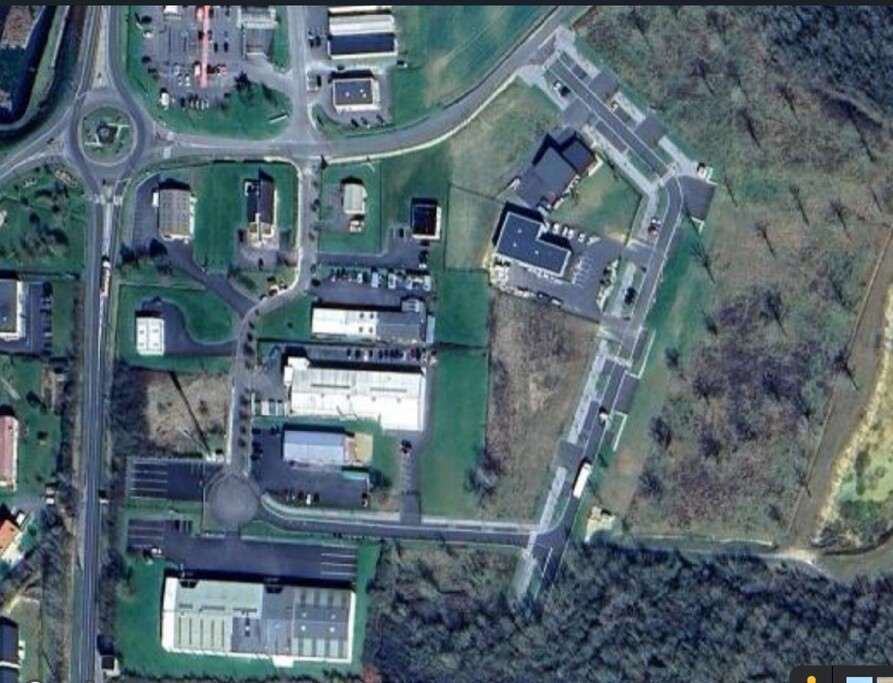 À vendre – 22 300 m² de terrains industriels à Quantilly – Cher (18)