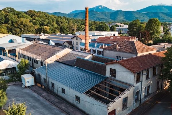 À louer – Ateliers de 20 à 40 m² pour ébénistes et artisans du bois à Lavelanet – Ariège (09)