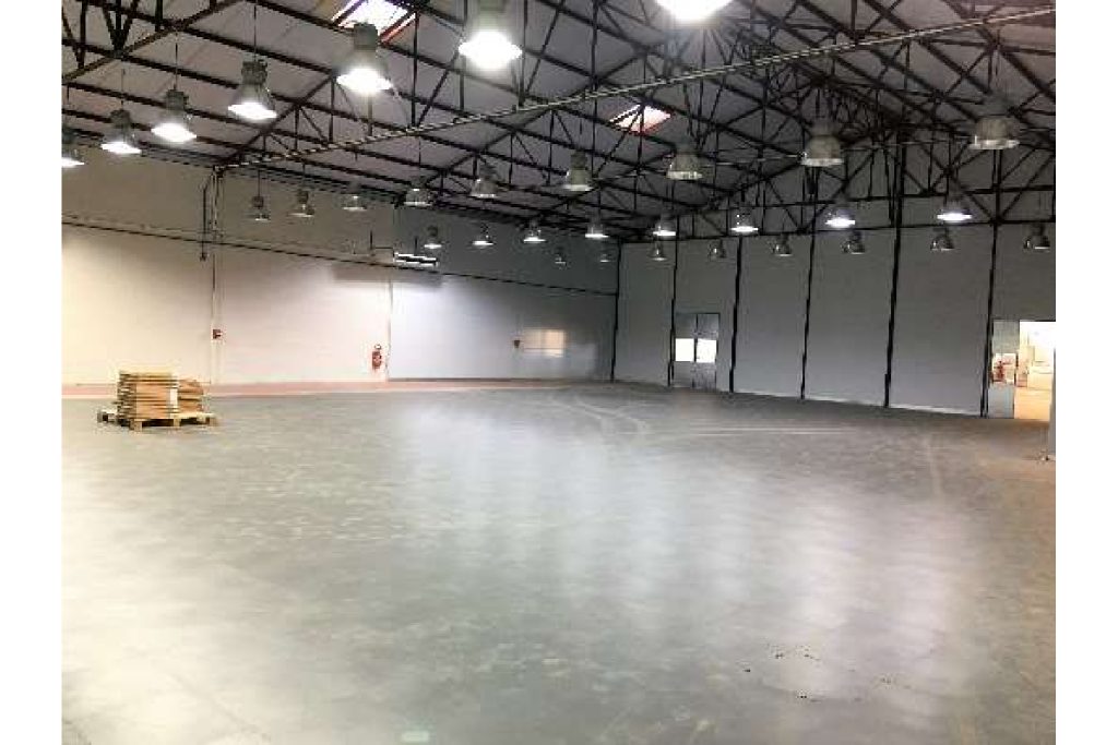 À louer – 2 Entrepôts de 2 400 m² proche d’Orléans à Beaugency – Loiret (45)
