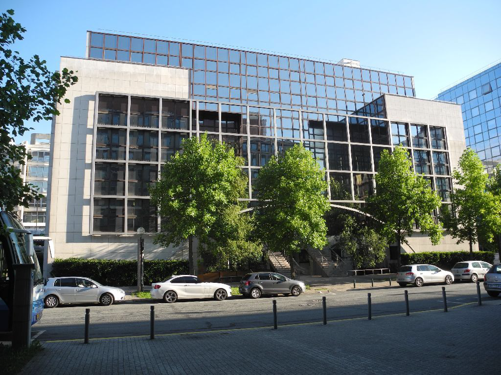 À louer / À vendre  – bureaux de 239 m² à Noisy-le-Grand