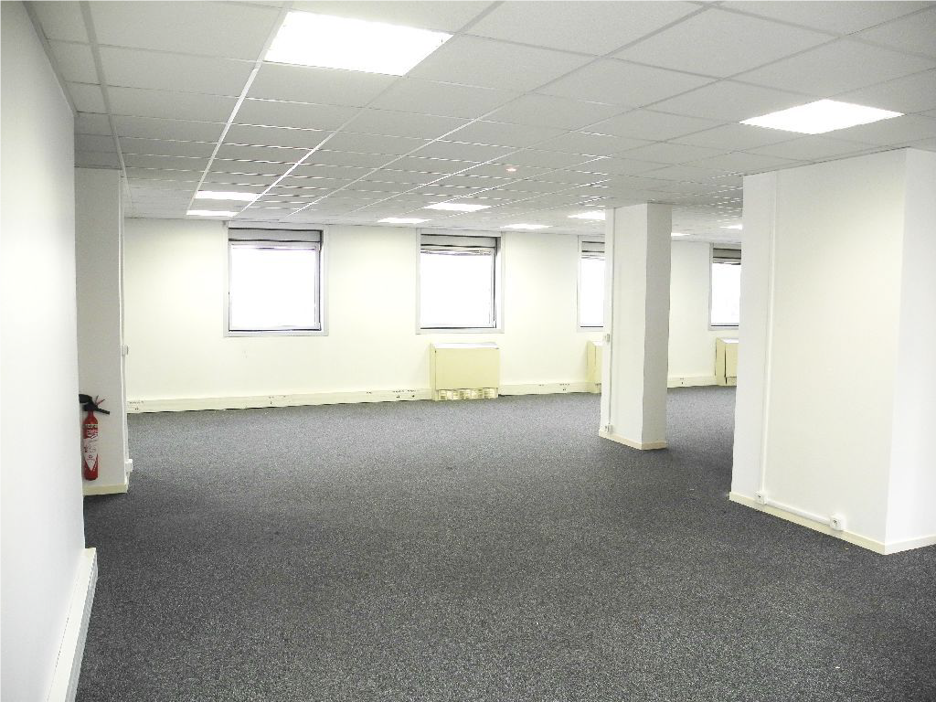 À louer / À vendre  – bureaux de 239 m² à Noisy-le-Grand