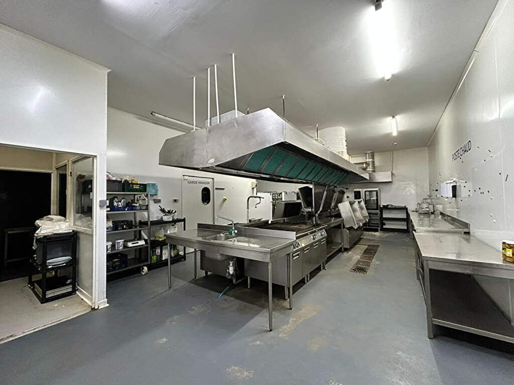 À Louer – Bâtiment Agroalimentaire de 2 450 m² à L&rsquo;Isle-sur-la-Sorgue –  Vaucluse (84)