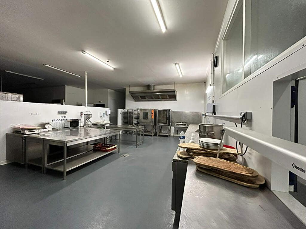 À Louer – Bâtiment Agroalimentaire de 2 450 m² à L&rsquo;Isle-sur-la-Sorgue –  Vaucluse (84)