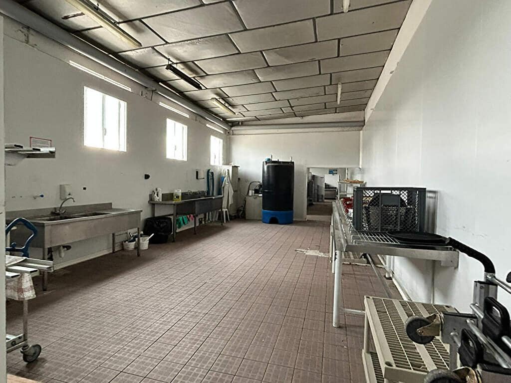 À Louer – Bâtiment Agroalimentaire de 2 450 m² à L&rsquo;Isle-sur-la-Sorgue –  Vaucluse (84)