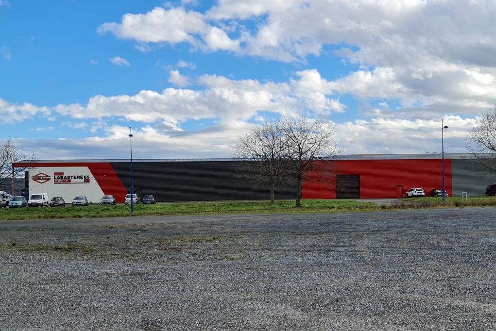 À louer – bâtiment industriel de 3 550 m² à Louey, dans les Hautes-Pyrénées