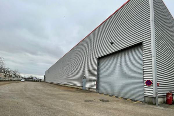 À louer – Bâtiment Industriel de 5 000 m² – Zone Marcel Doret, Calais (62)
