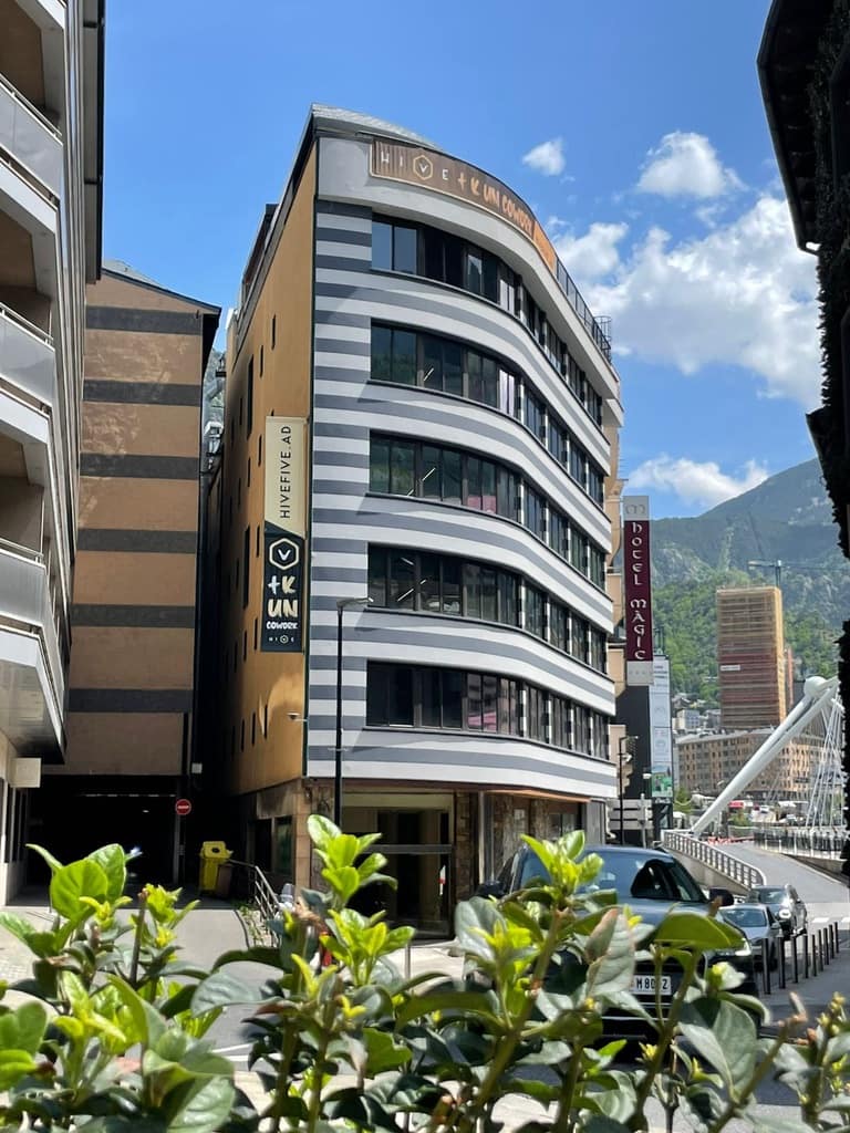 À louer – Bureaux dans un Espace de Coworking de 1 000 m² à Andorre