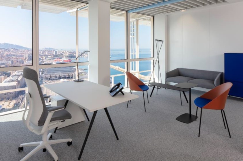 À louer – Bureaux dans un espace de coworking de 1 300 m² dans la Tour La Marseillaise – Euroméditerranée – 2e arrondissement de Marseille