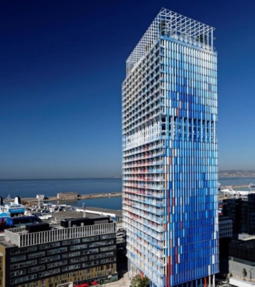 À louer – Bureaux dans un espace de coworking de 1 300 m² dans la Tour La Marseillaise – Euroméditerranée – 2e arrondissement de Marseille