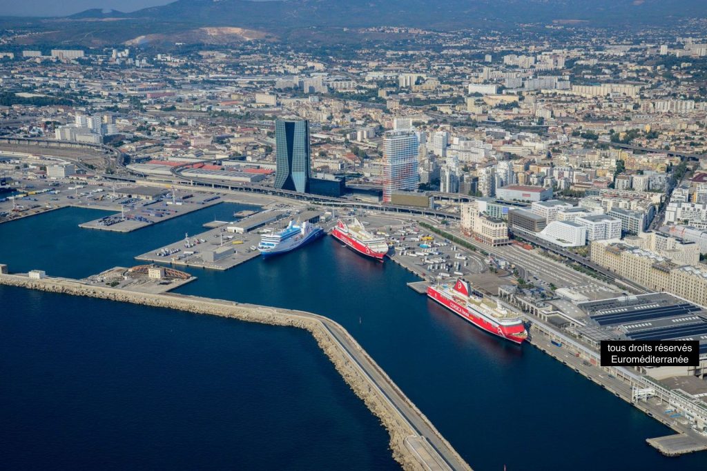 À louer – Bureaux dans un espace de coworking de 1 300 m² dans la Tour La Marseillaise – Euroméditerranée – 2e arrondissement de Marseille