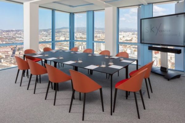 À louer – Bureaux dans un espace de coworking de 1 300 m² dans la Tour La Marseillaise – Euroméditerranée – 2e arrondissement de Marseille