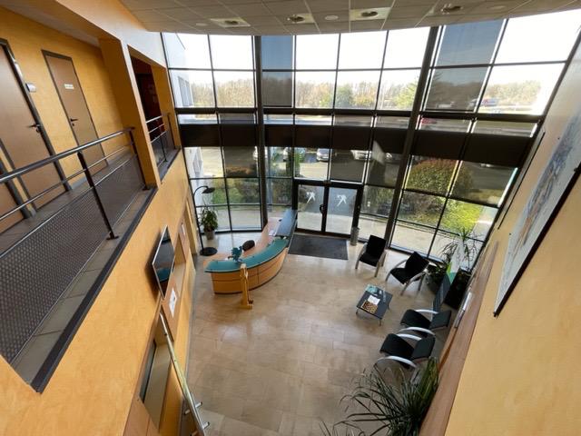 À Louer – Bureaux de 1 200 m² divisibles à Écuisses –  Saône-et-Loire (71)