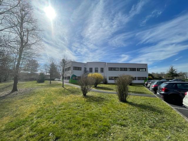 À Louer – Bureaux de 1 200 m² divisibles à Écuisses –  Saône-et-Loire (71)
