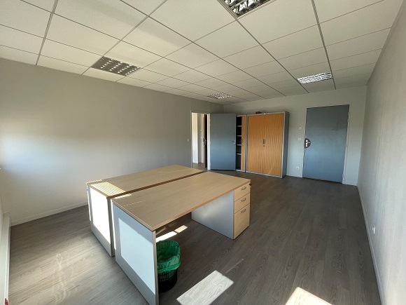 À louer – Bureaux de 18 à 25 m² en hôtel d&rsquo;entreprises au Val-de-Reuil – Eure (27)