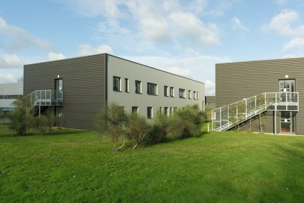 À louer – Bureaux de 20 à 100 m²  et ateliers de 60 à 330 m² en hôtel d’entreprises à proximité de Nantes – Pays de la Loire (44)