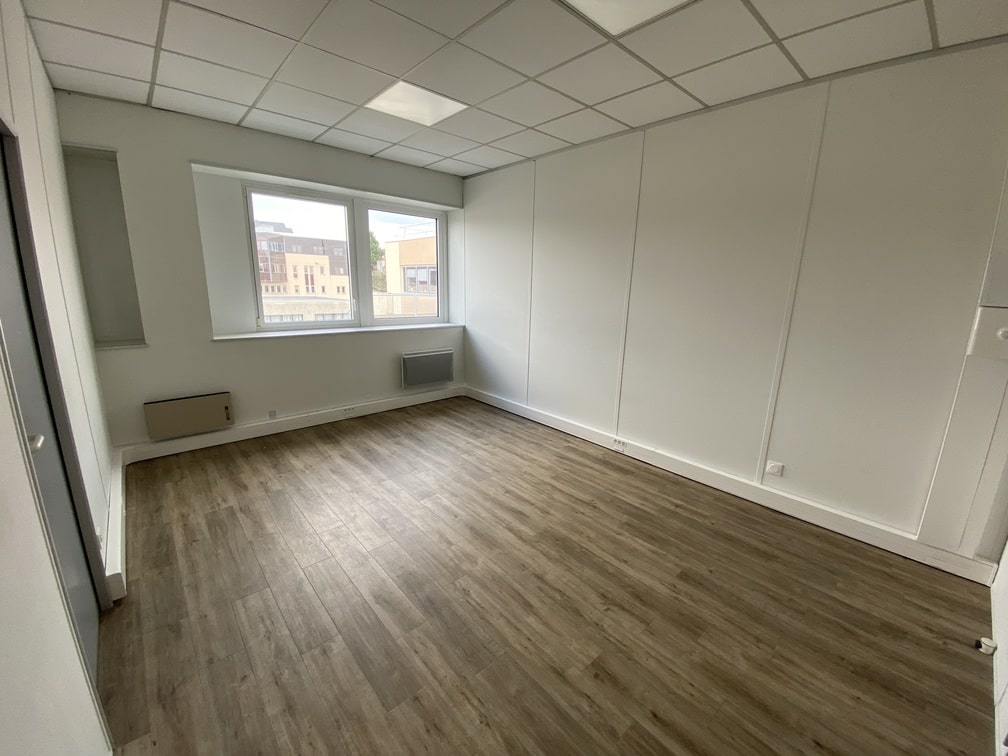 À louer – Bureaux de 45 à 71 m² et un atelier de 599 m² en hôtel d’entreprises à Nantes – Pays de la Loire (44)