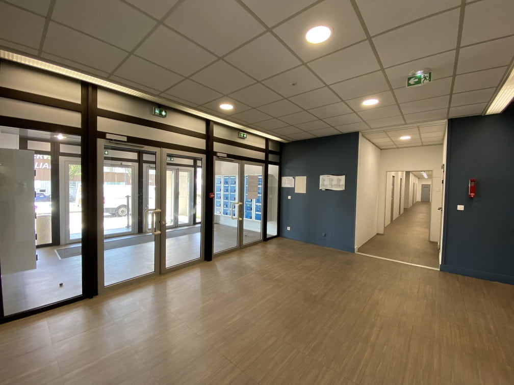 À louer – Bureaux de 45 à 71 m² et un atelier de 599 m² en hôtel d’entreprises à Nantes – Pays de la Loire (44)