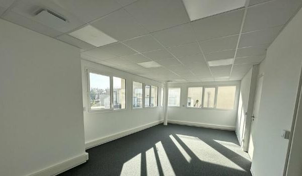 À louer – Bureaux de 66,75 m² dans la zone industrielle Fontcouverte à Avignon – Vaucluse (84)