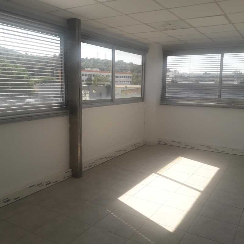 À louer – bureaux divisibles de 120 m² à 265 m² à Aubagne