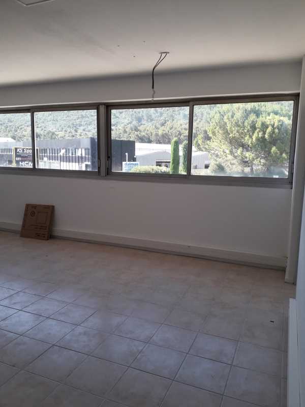 À louer – bureaux divisibles de 120 m² à 265 m² à Aubagne