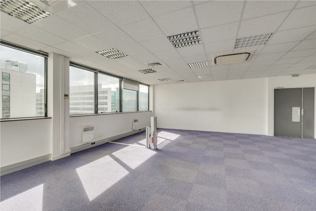 À louer – bureaux divisibles de 156 m² à 3 671 m² à Noisy-le-Grand