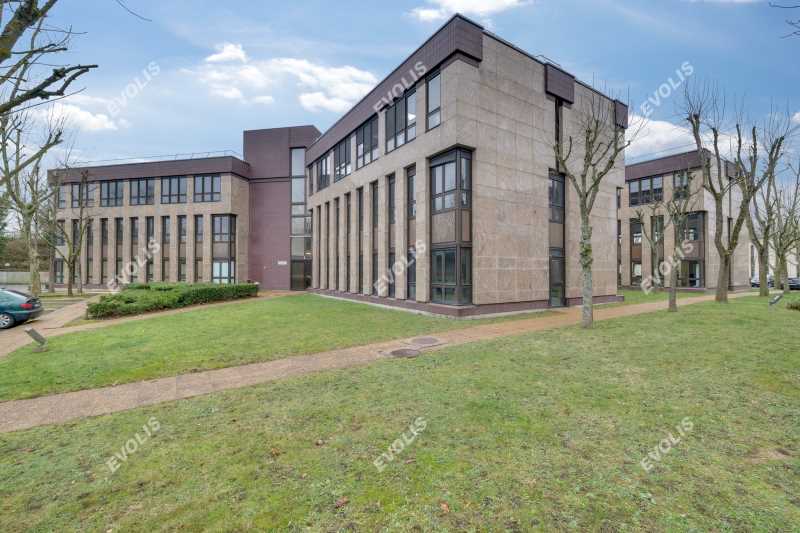 À louer – bureaux divisibles de 179 à 2 132 m² à Montigny-le-Bretonneux, proche de Paris