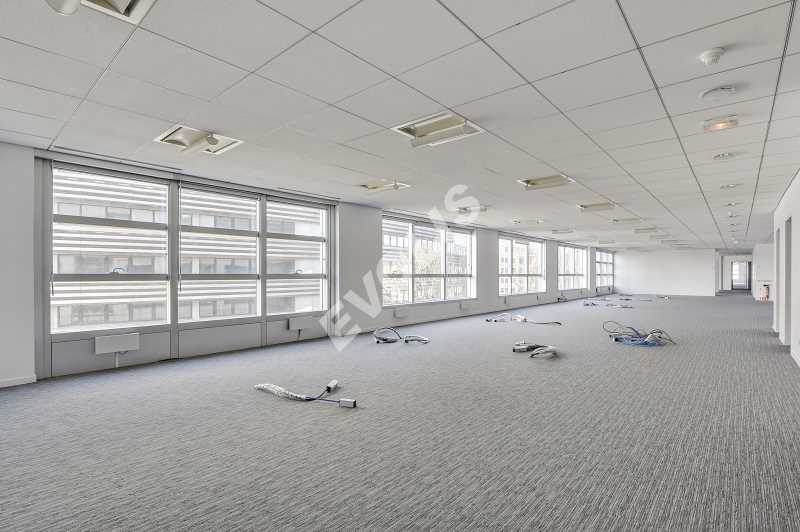 À louer – bureaux divisibles de 500 m² à 1 134 m² à Saint-Denis