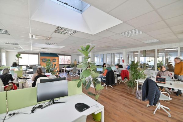 À louer – Bureaux privatifs et postes en coworking à La Ruche – Saint-Nazaire (44)