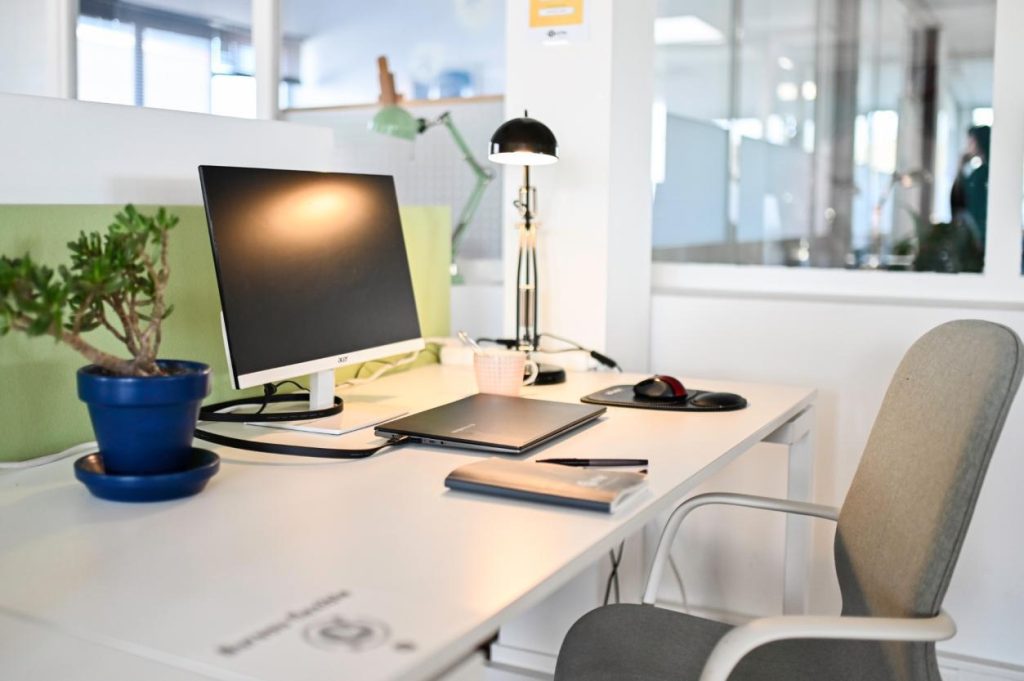 À louer – Bureaux privatifs et postes en coworking à La Ruche – Saint-Nazaire (44)