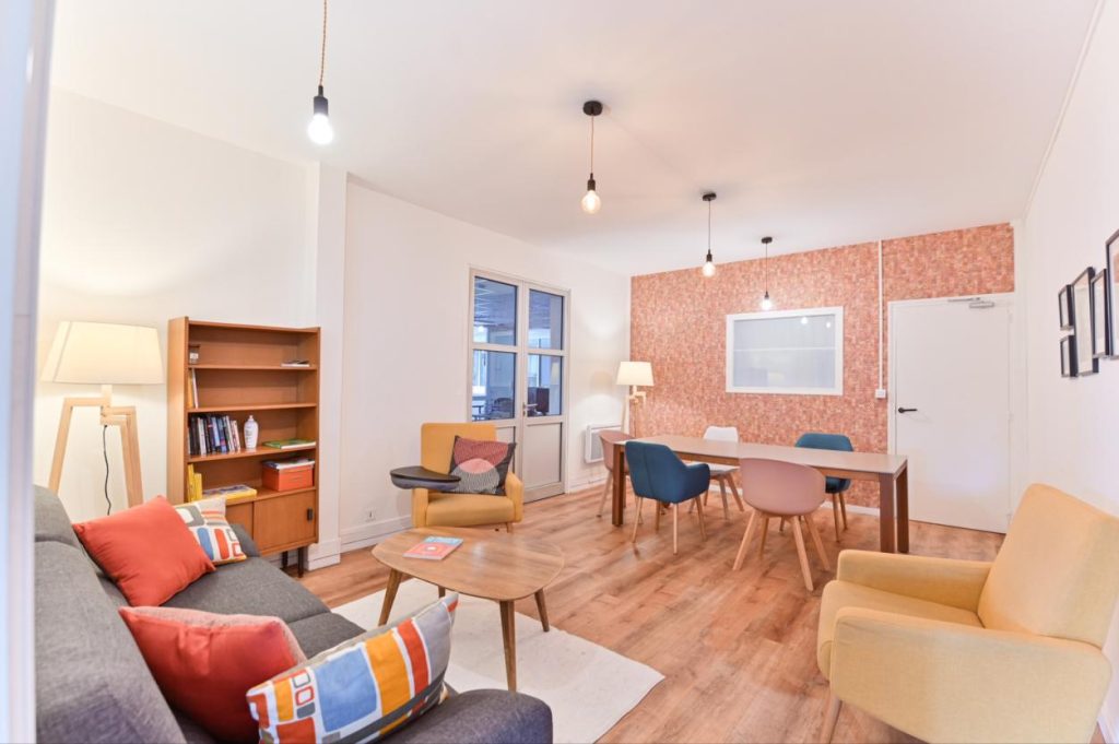 À louer – Bureaux privatifs et postes en coworking à La Ruche – Saint-Nazaire (44)