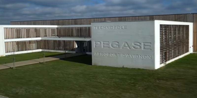 À louer – entrepôt aéronautique de 353 m² à 1 517 m² à Avignon