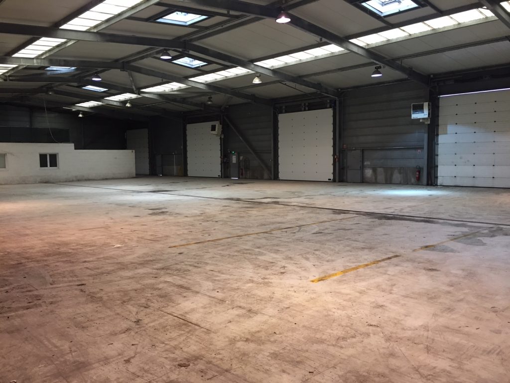 À louer – entrepôt de 1 200 m² à Calais