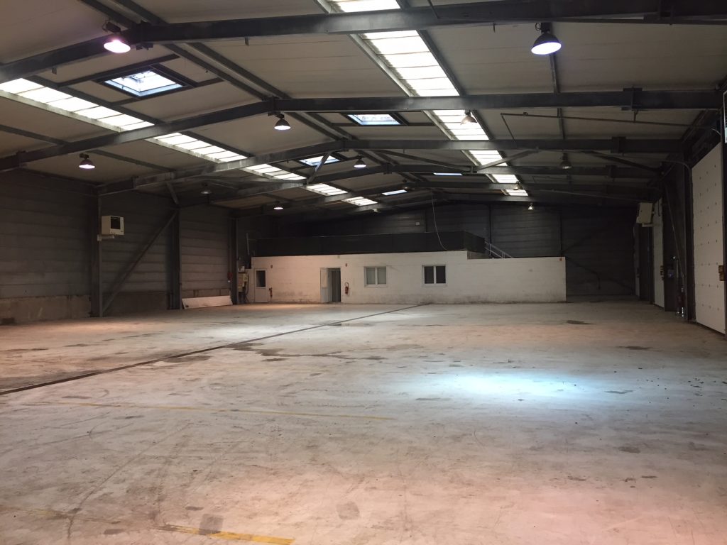 À louer – entrepôt de 1 200 m² à Calais