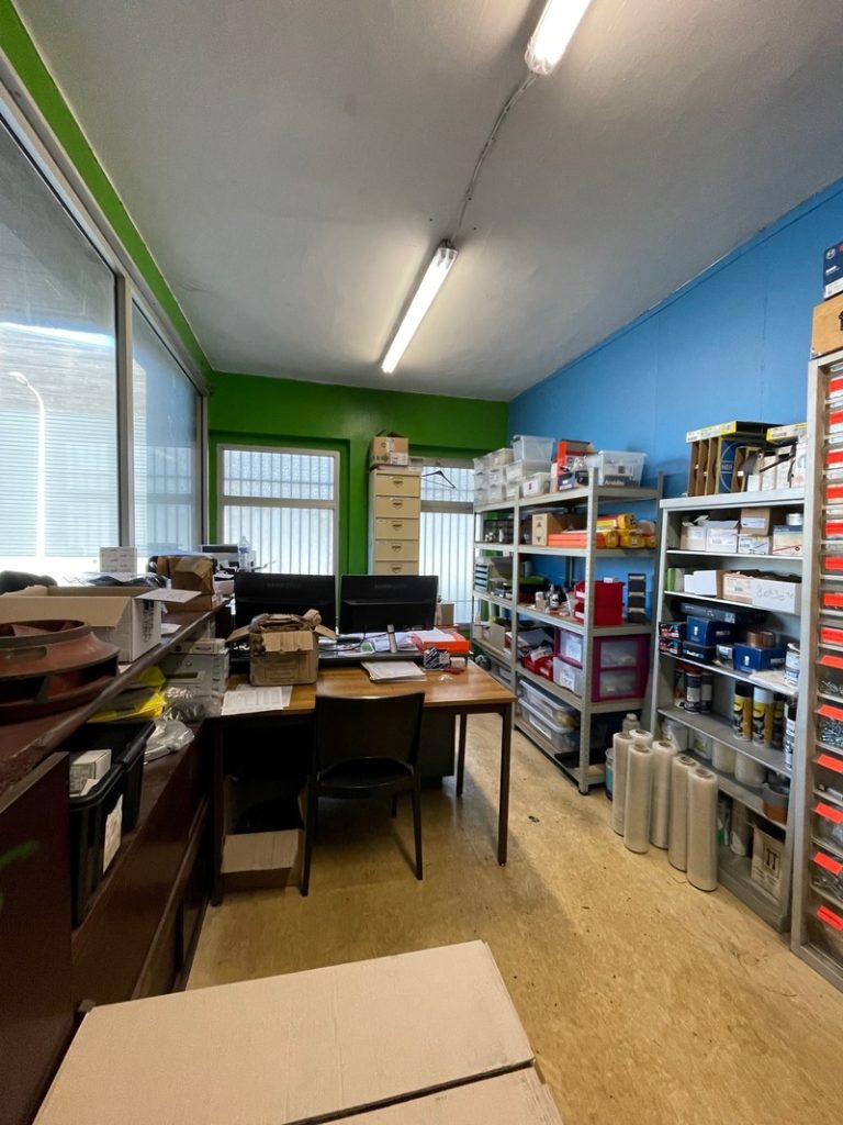 À louer – Entrepôt de 1 321 m² à Calais (62)