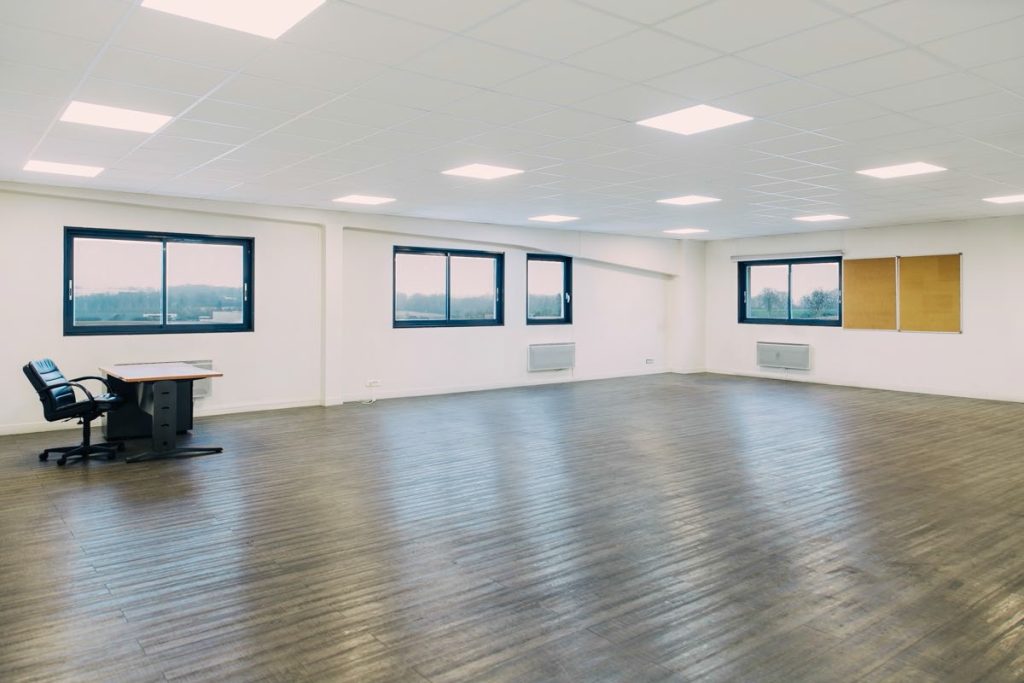 À louer – entrepôt de 1 458 m² à Amblainville