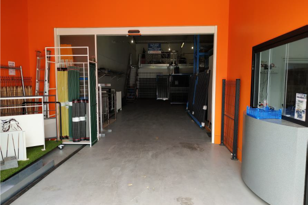 À louer – entrepôt de 240 m² à Avignon