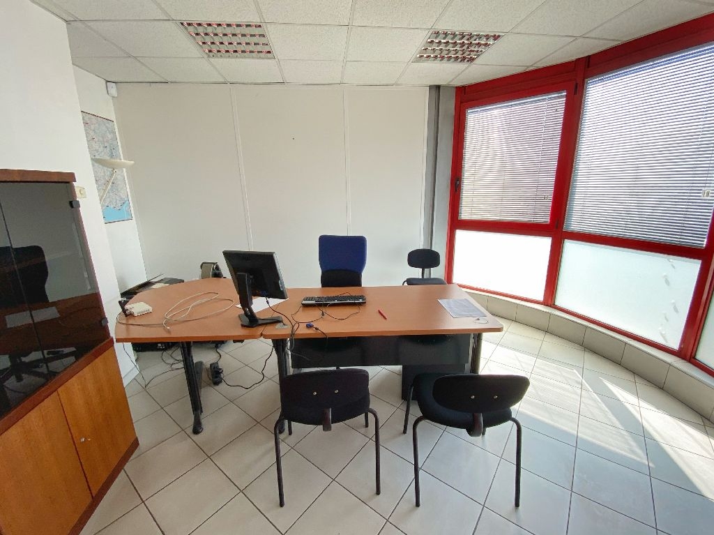 À louer entrepôt de 4194² Aix-en-Provence