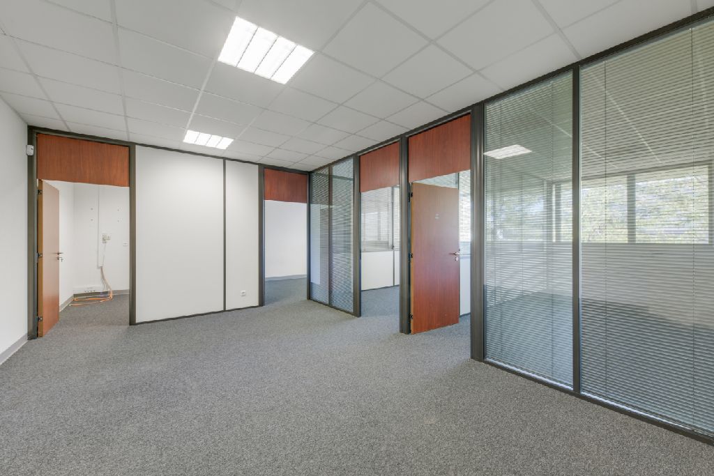 A louer, entrepôt de 536 à 2 443 m² en région parisienne – 91