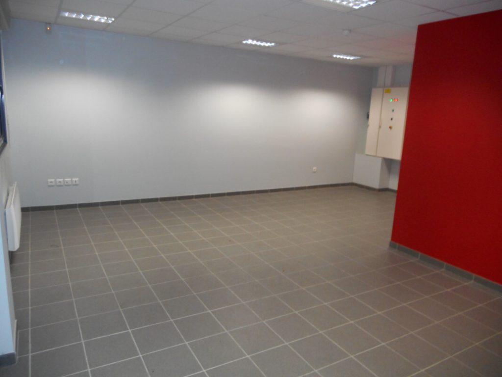 À Louer – Entrepôt industriel de 4 666 m² en zone portuaire à Calais (62)