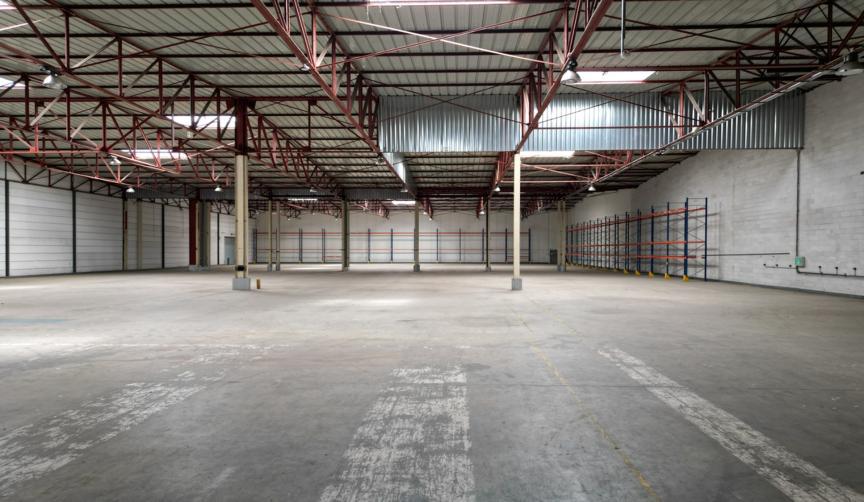 À louer – Entrepôt logistique de 16 863 m² dans la Zone d’activités de Courtine à Avignon – Vaucluse (84)
