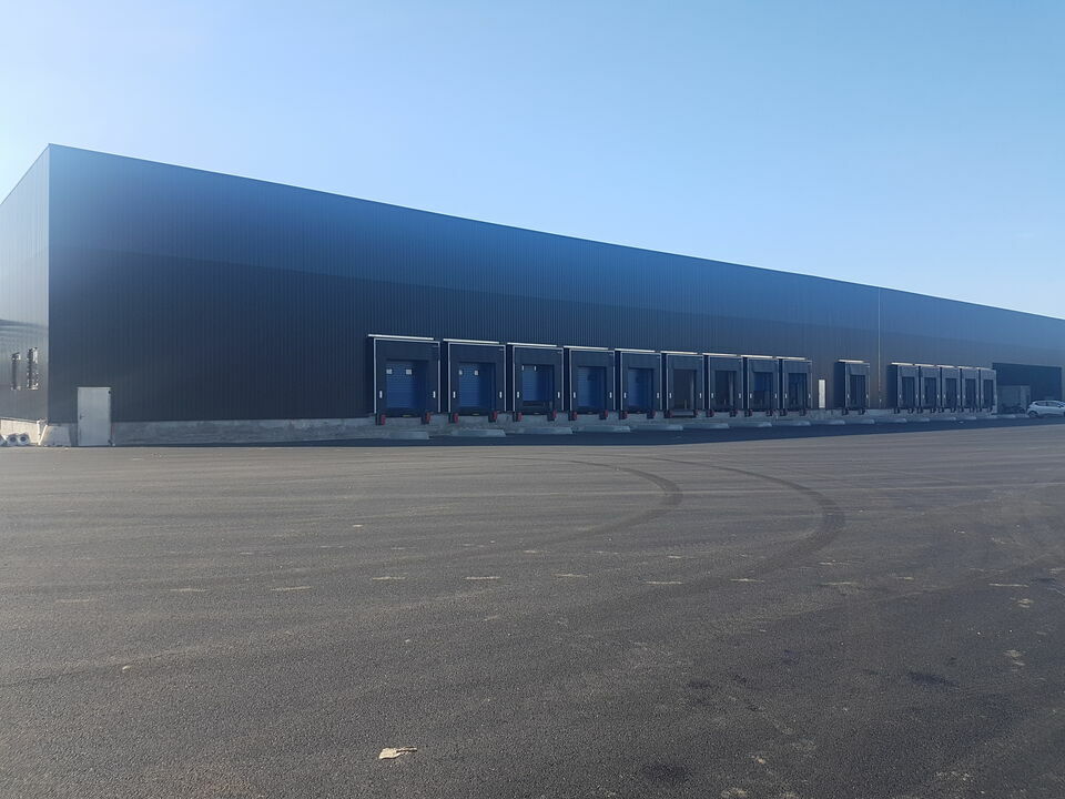 À louer – entrepôt non divisible de 6 444 m² à Bassens à proximité de Bordeaux (33)