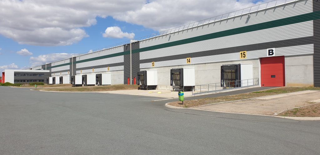 À louer – entrepôts divisibles de  6 012 m² à 18 163 m² à Poitiers