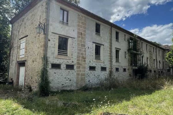 À louer – Local d’activités de 1 000 m² à Foix – Ariège (09)