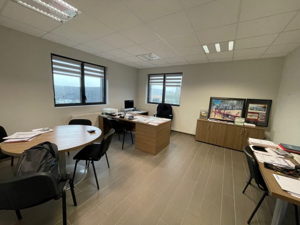 À louer – Local d&rsquo;activités de 700 m² dans la Zone d’activités Marcel Doret à Calais (62)